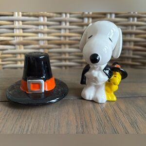 Cracker Barrel Exclusive Peanuts Pilgrim Snoopy Salt & Pepper Shakers Set NEW